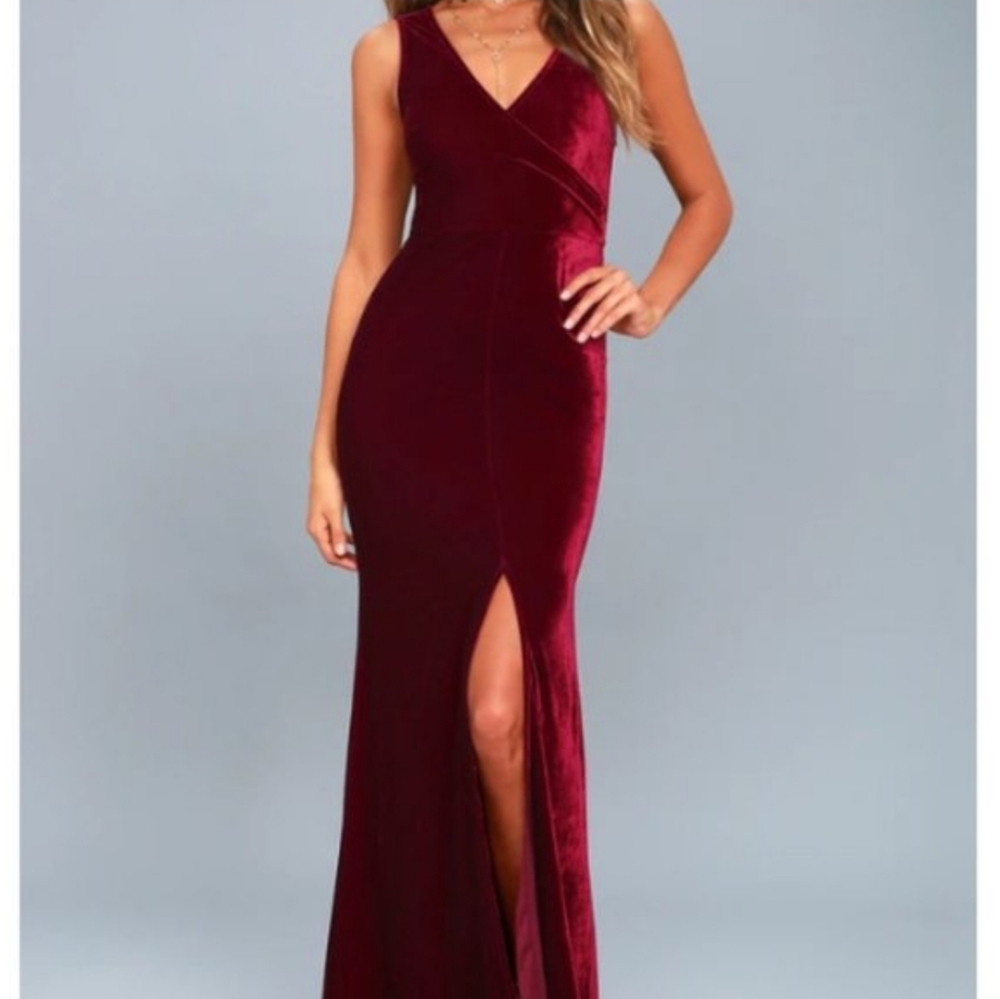 Lulu's Burgundy Velvet V-Neck Slit Evening Gown Size L NWT